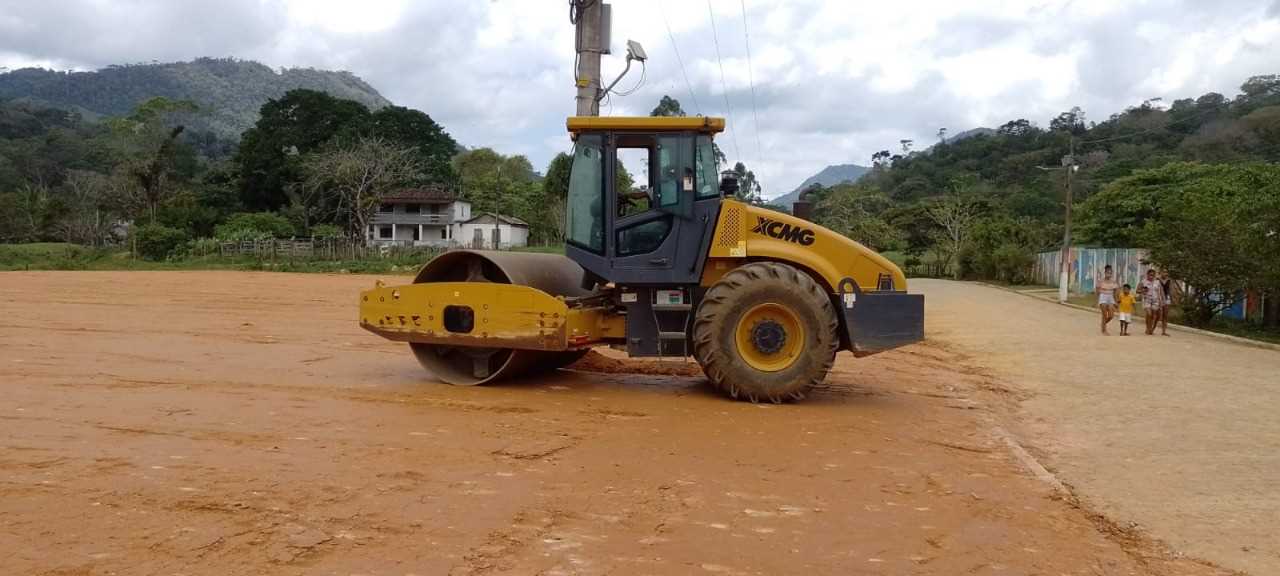 Camacã: Prefeitura intensifica o serviço de terraplanagem para construção da nova creche de Jacareci